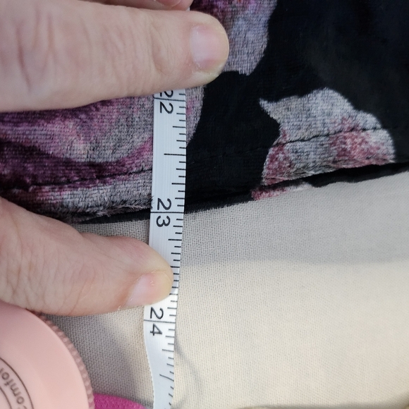 Willow & Clay Black and Pink Rose Long Sleeve Blouse Size Small - Picture 10 of 10